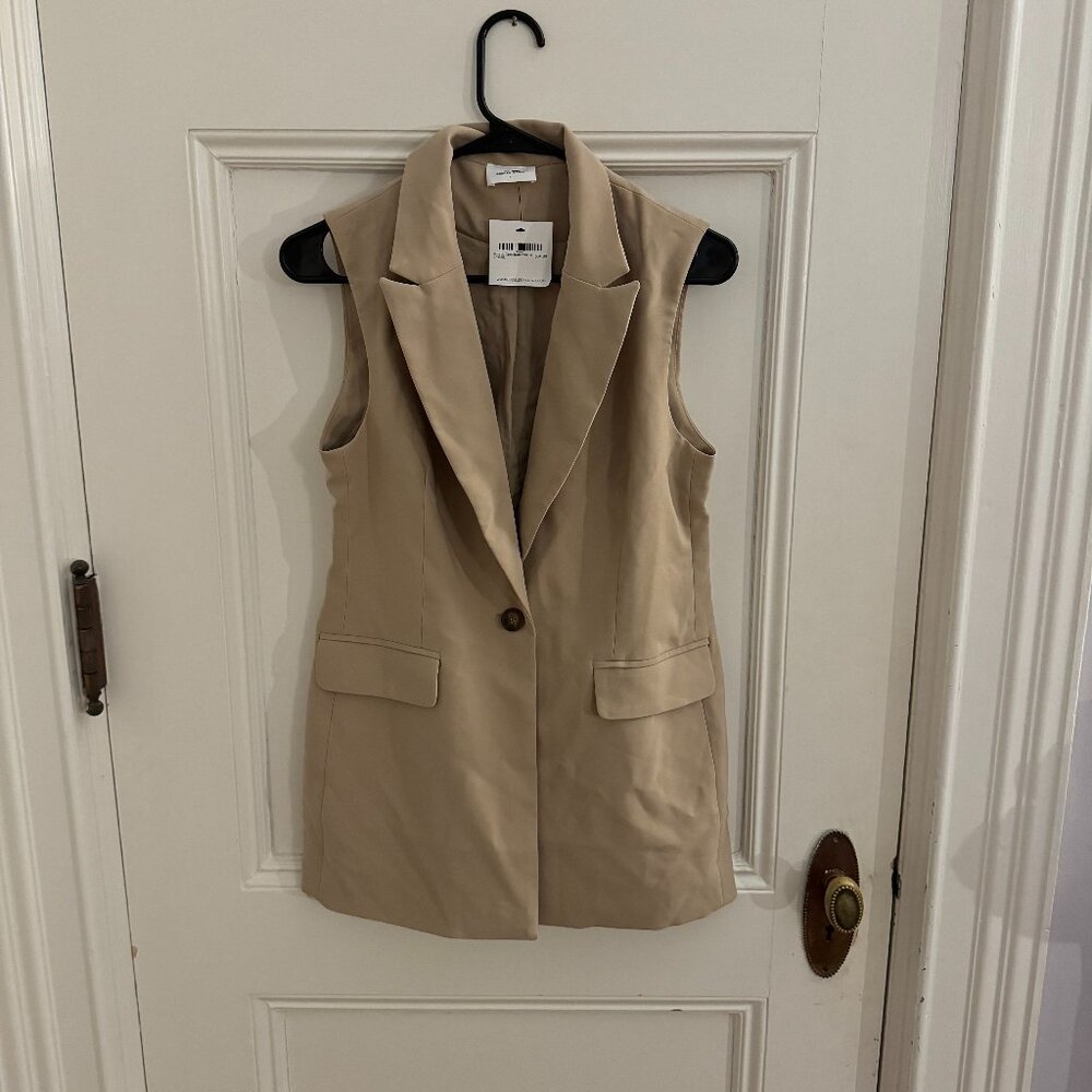 Bobbles and Lace sleeveless blazer, size small, beige color